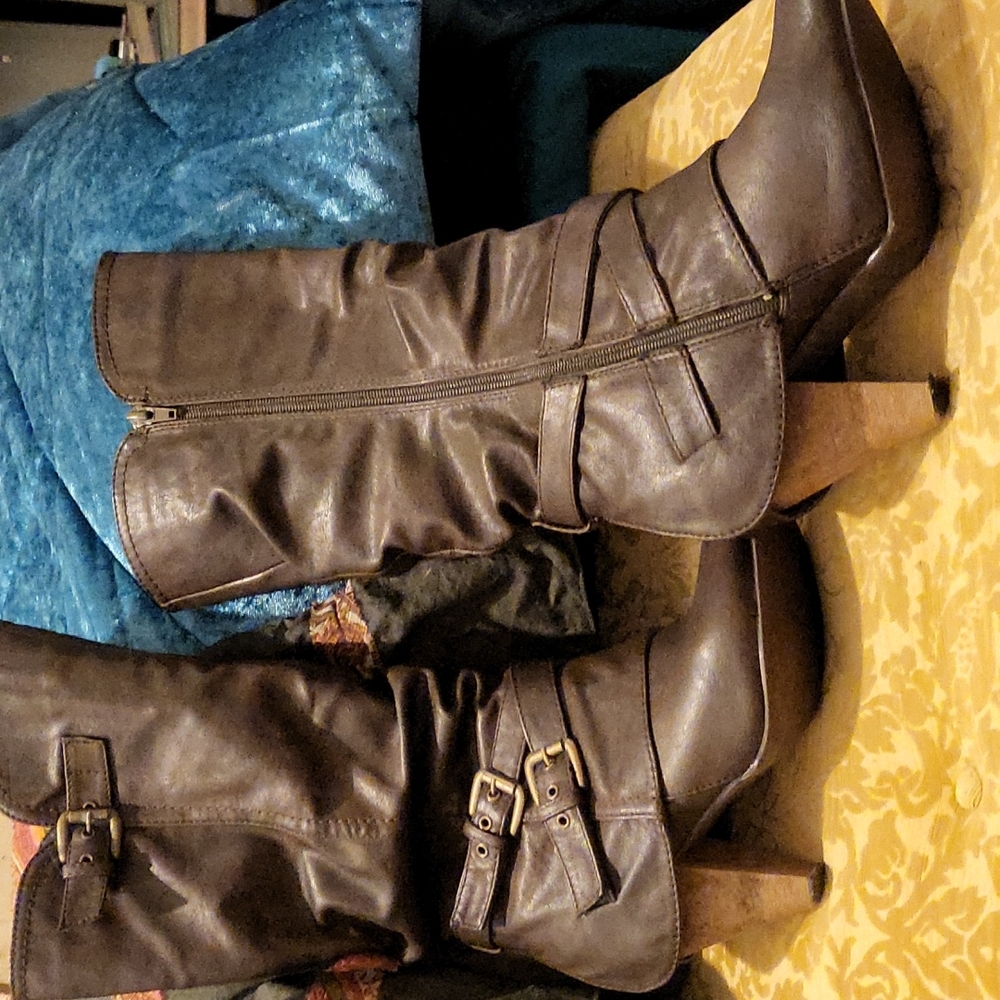 CLOSET CLOSING 9/30 Cute fold over buckle boots brown with heel